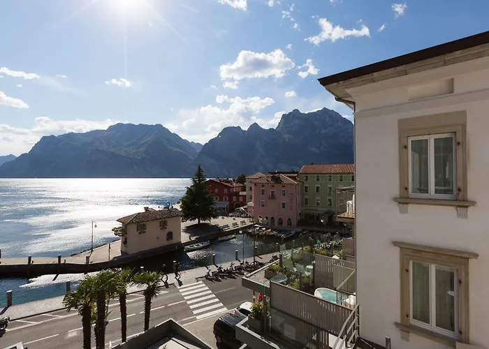 Hotel sulla spiaggia: Hotel Lago Di Garda